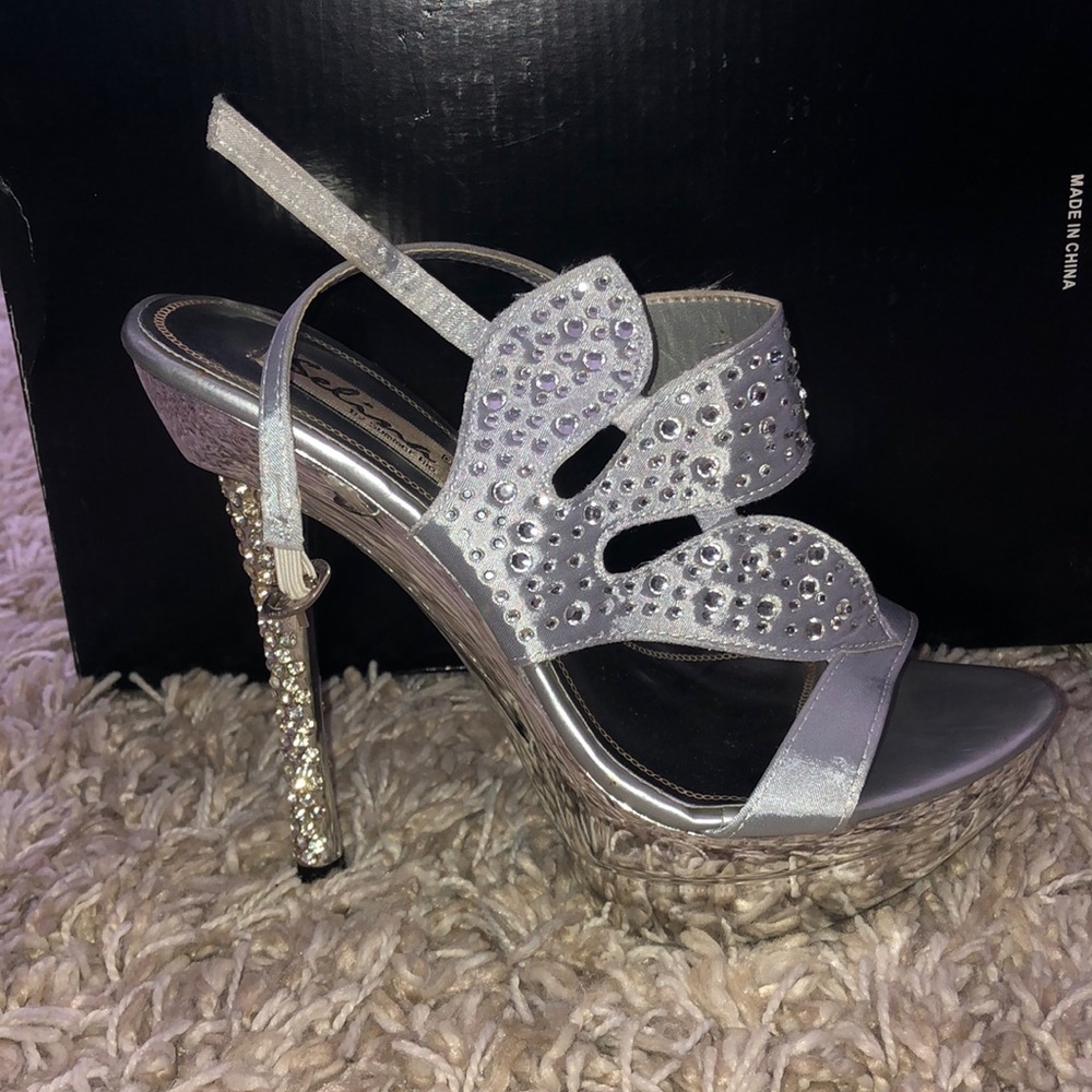 Heels - Picture 2 of 5